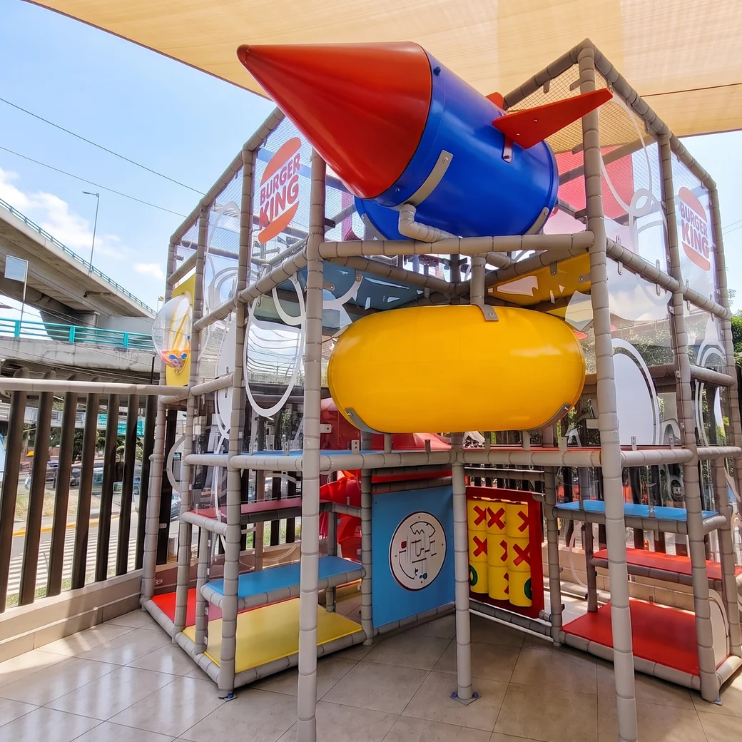 Playground PLAYROBIX instalado en Burger King